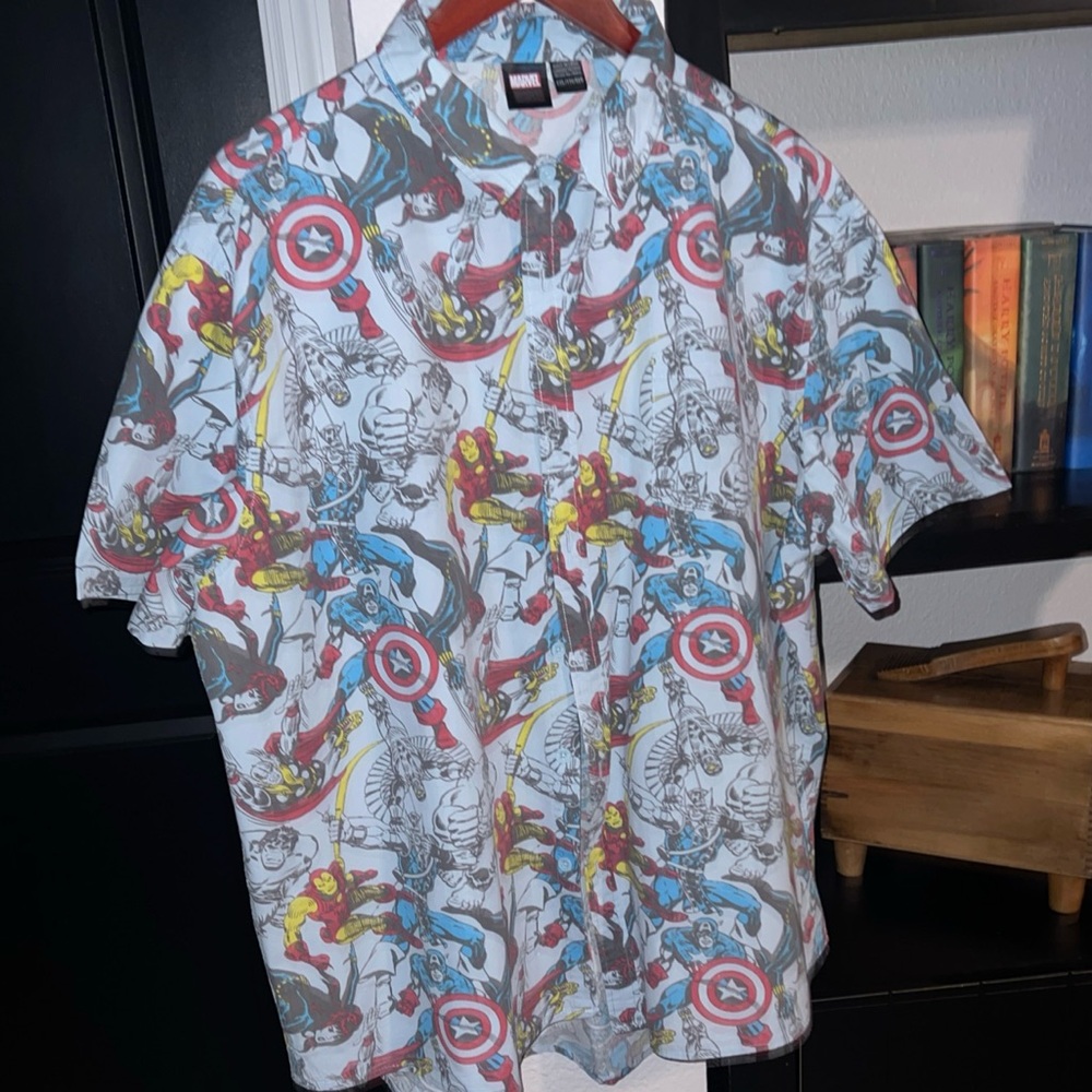 Marvel All Over Print Shortsleeve Mens Button Up XXL